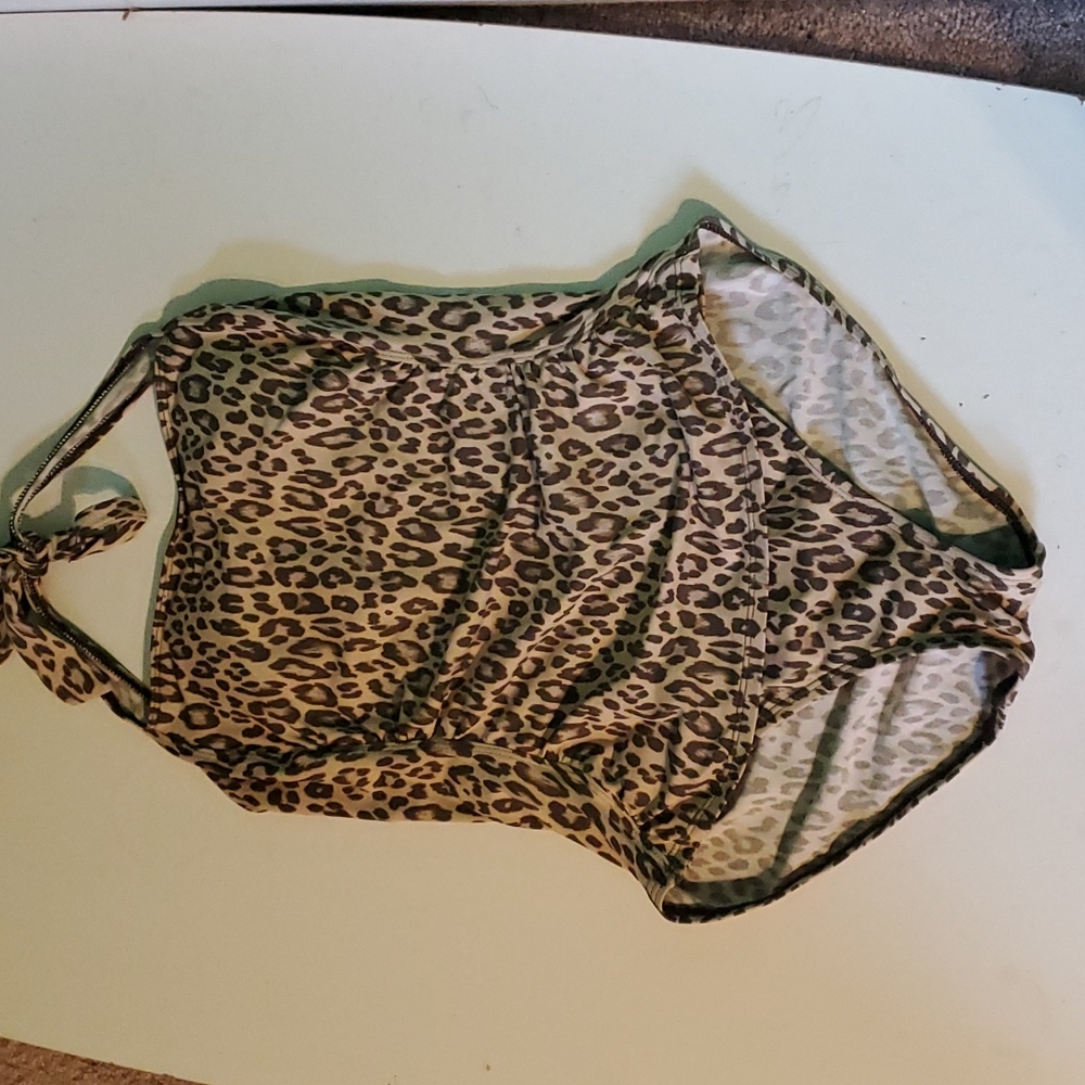 Tommy Bahama women's 6 leopard 🐆 print one piece swimsuit